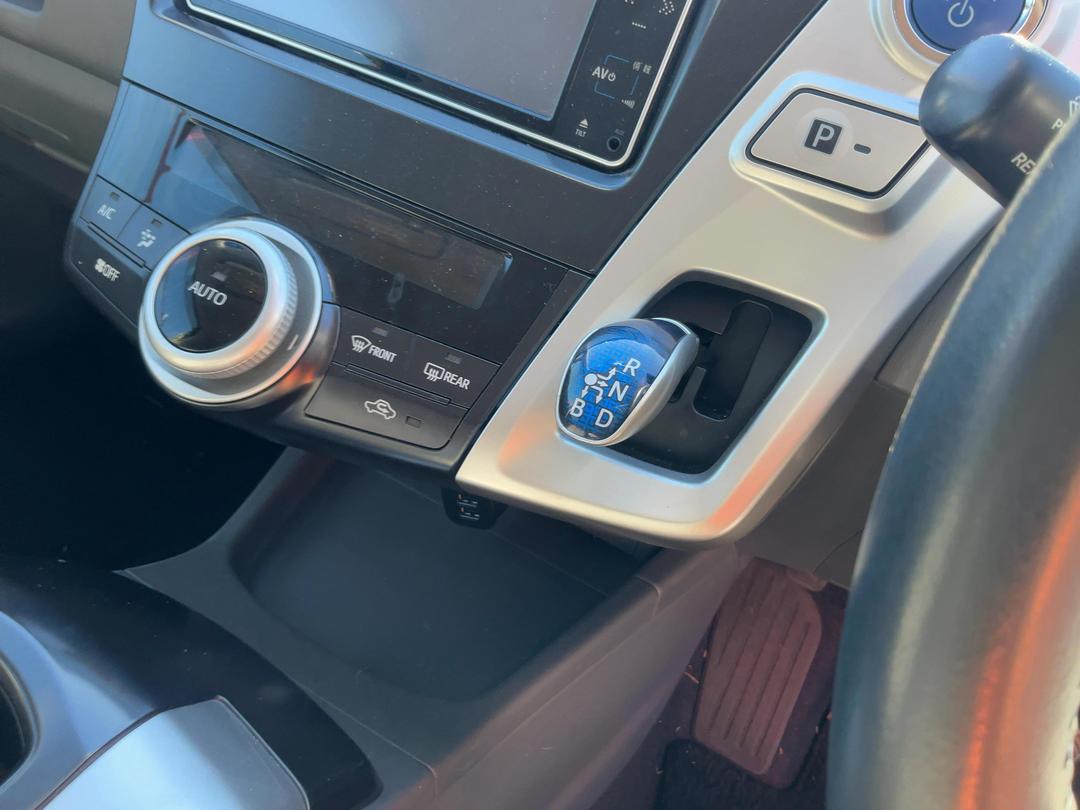 Photo '13' of Toyota Prius Alpha