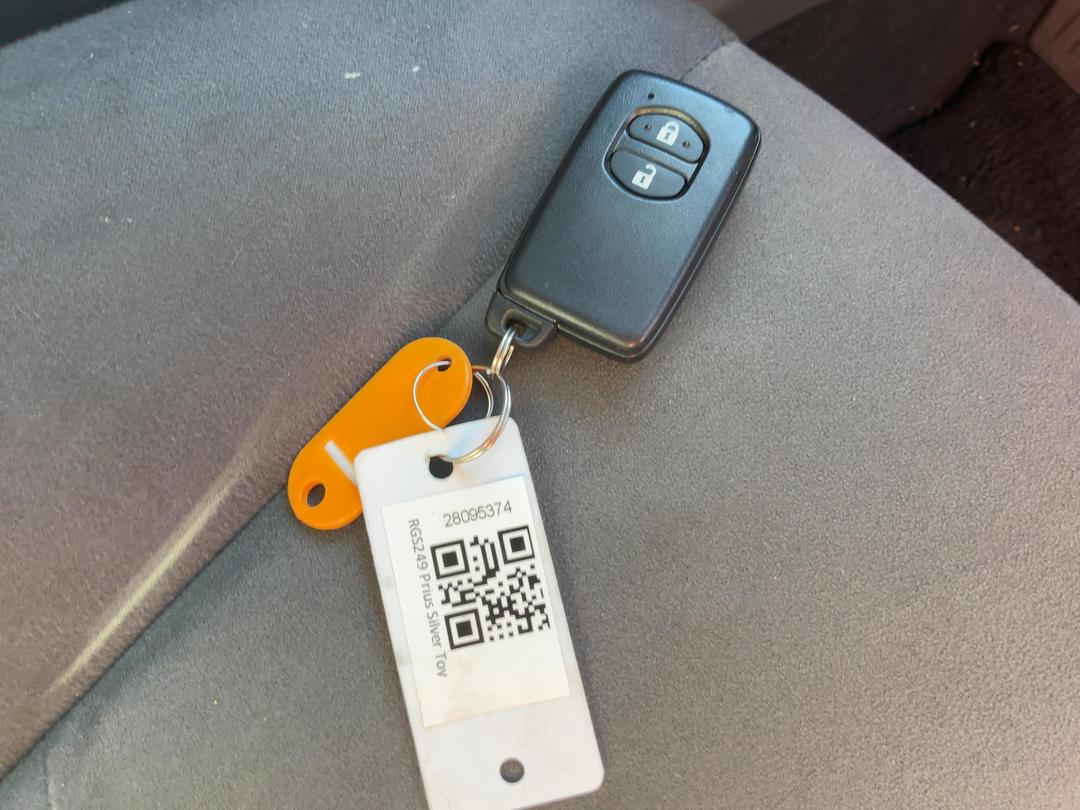 Photo '14' of Toyota Prius Alpha