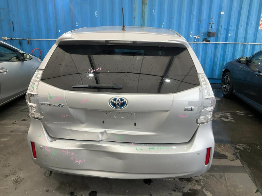 Photo '4' of Toyota Prius Alpha