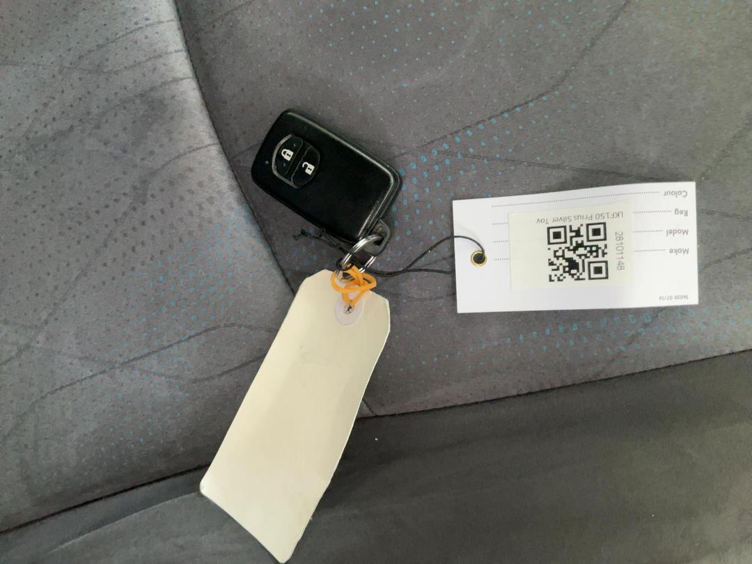 Photo '13' of Toyota Prius Alpha