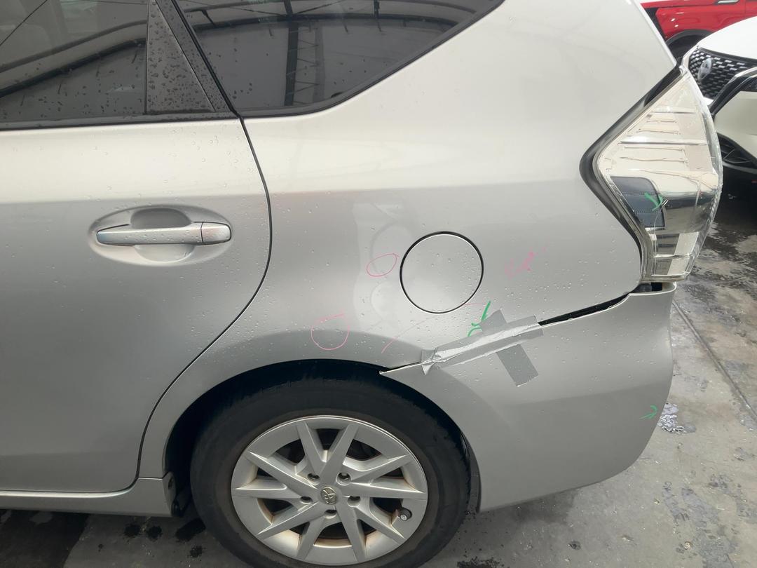 Photo '19' of Toyota Prius Alpha