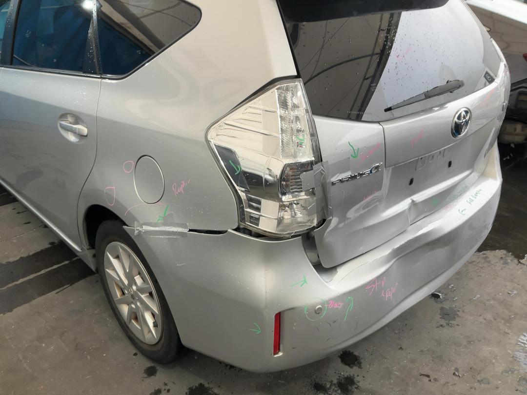 Photo '20' of Toyota Prius Alpha