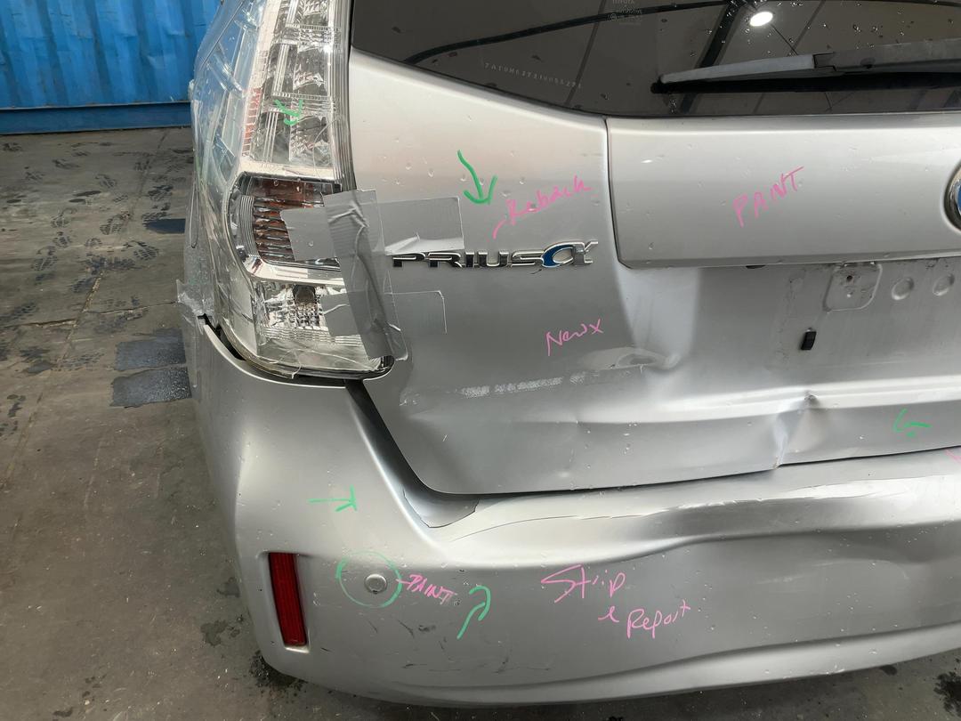 Photo '21' of Toyota Prius Alpha