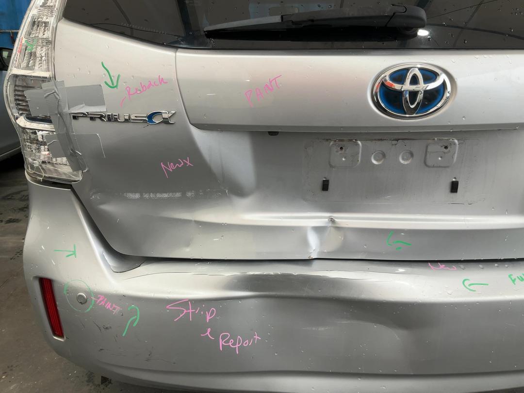 Photo '23' of Toyota Prius Alpha