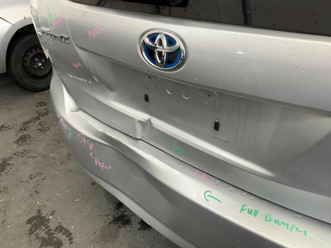 Photo '24' of Toyota Prius Alpha