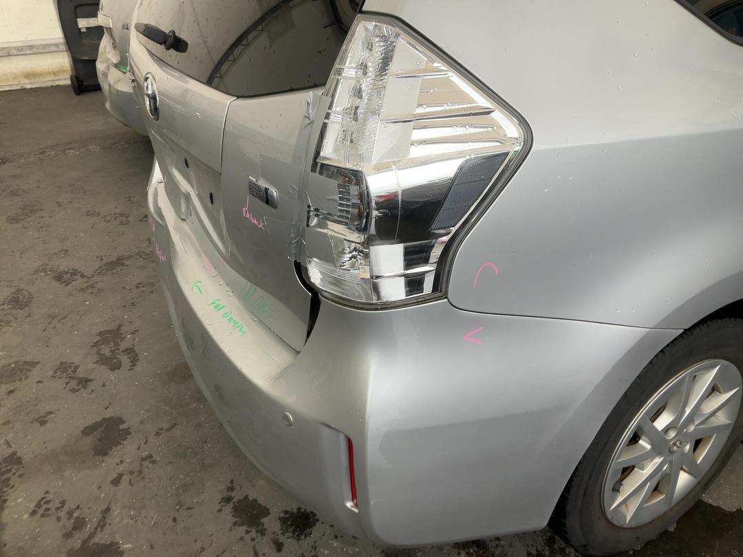 Photo '26' of Toyota Prius Alpha