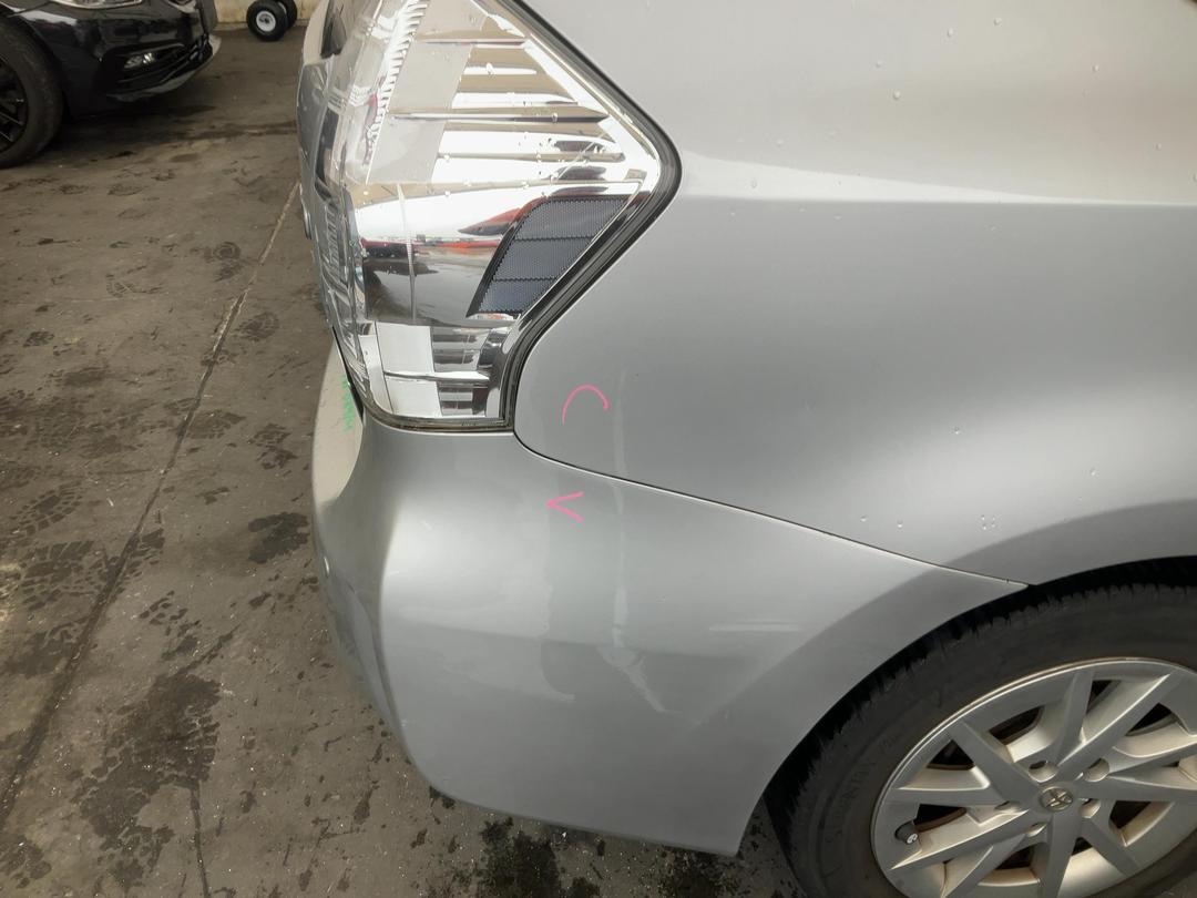 Photo '27' of Toyota Prius Alpha