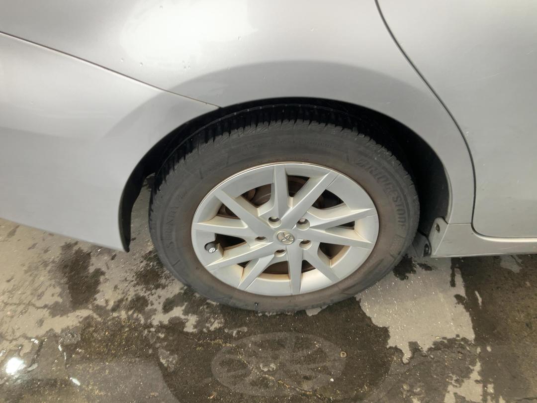 Photo '28' of Toyota Prius Alpha