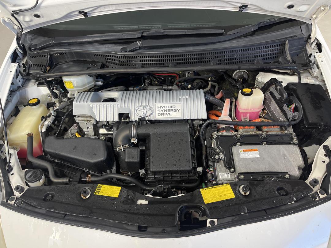 Photo '13' of Toyota Prius