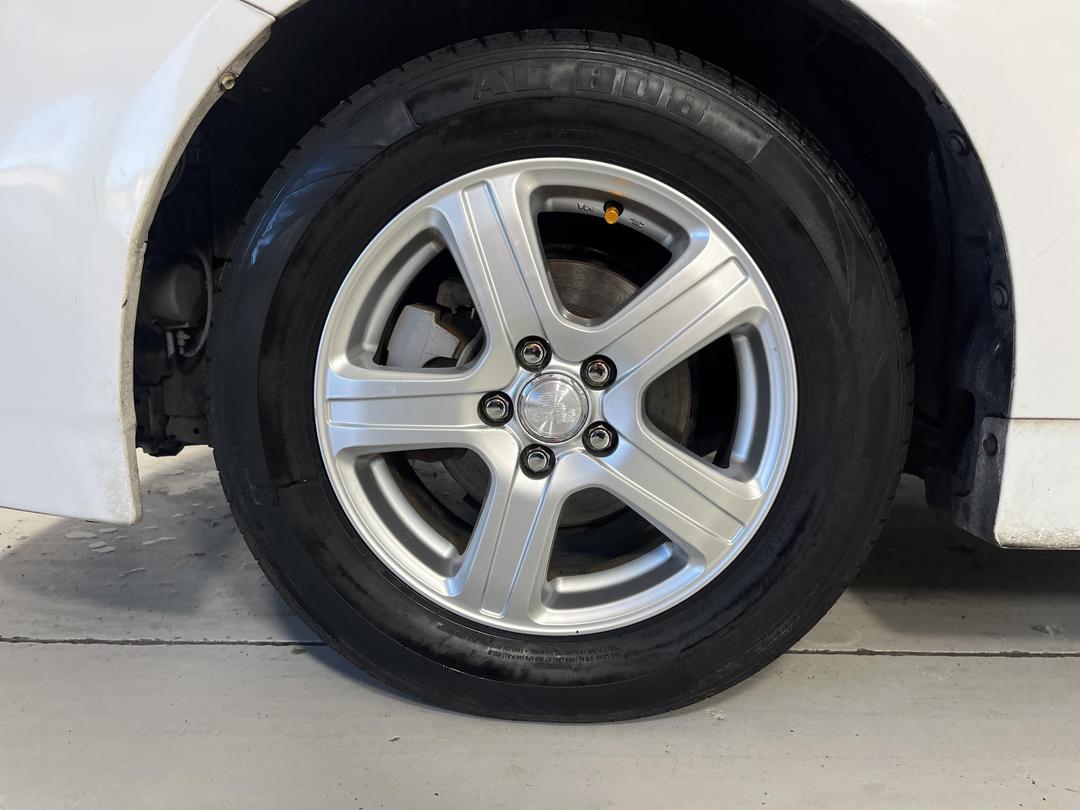 Photo '10' of Toyota Prius