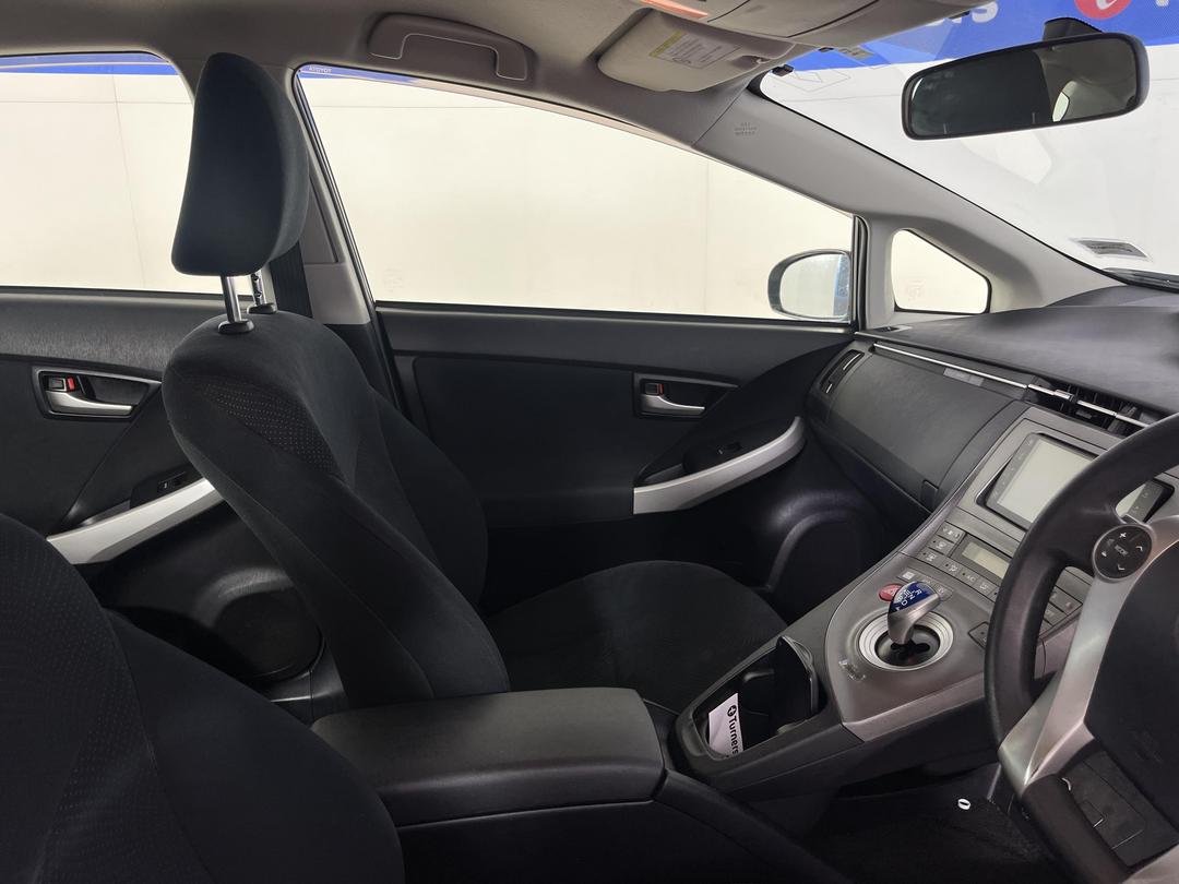 Photo '16' of Toyota Prius