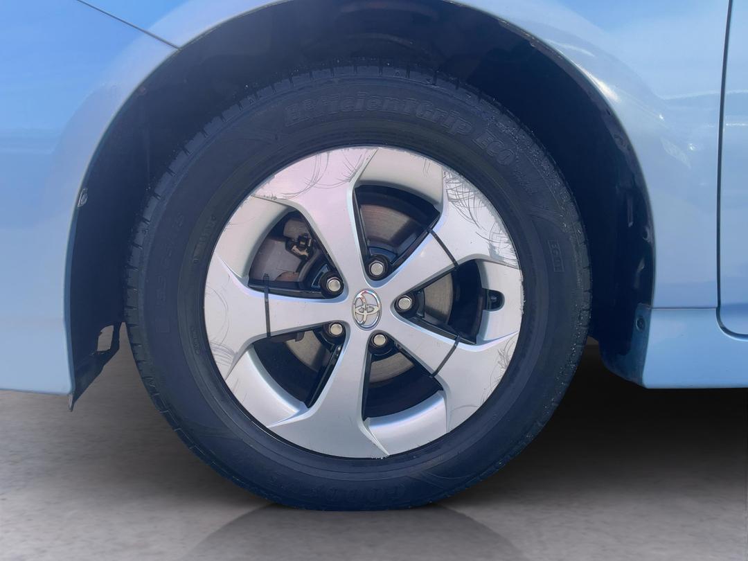 Photo '10' of Toyota Prius