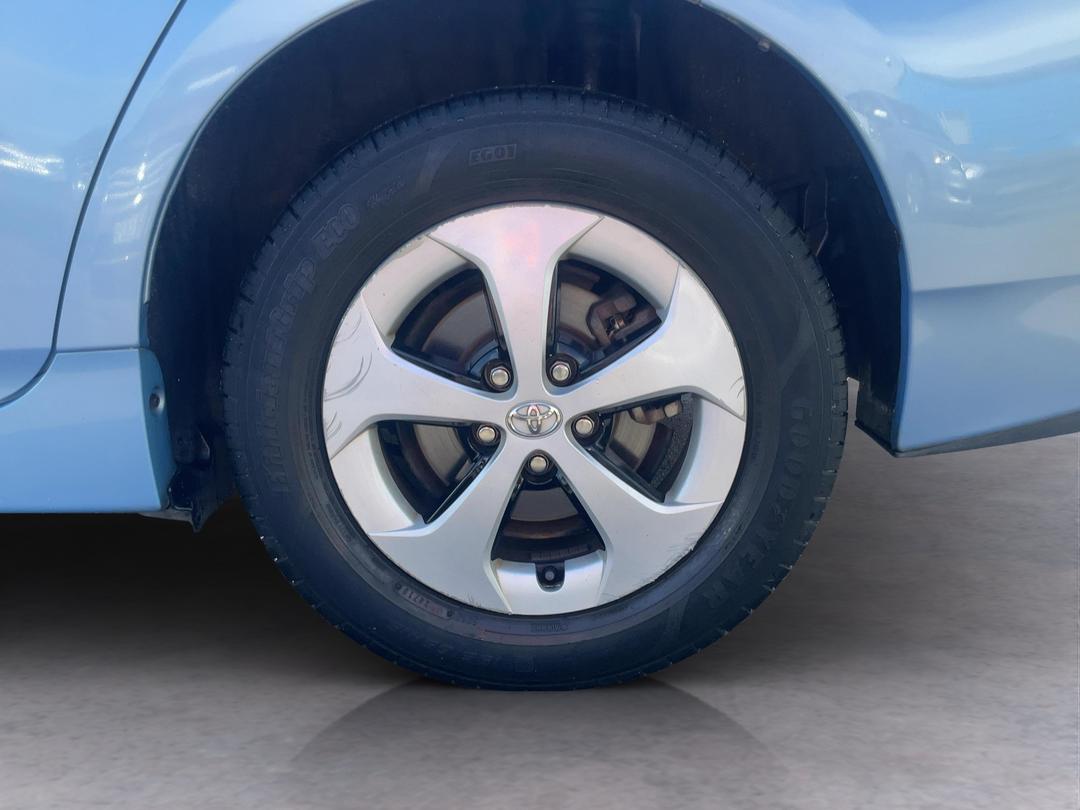 Photo '11' of Toyota Prius