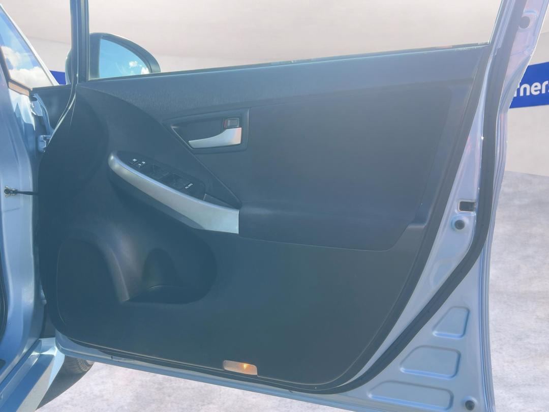 Photo '15' of Toyota Prius