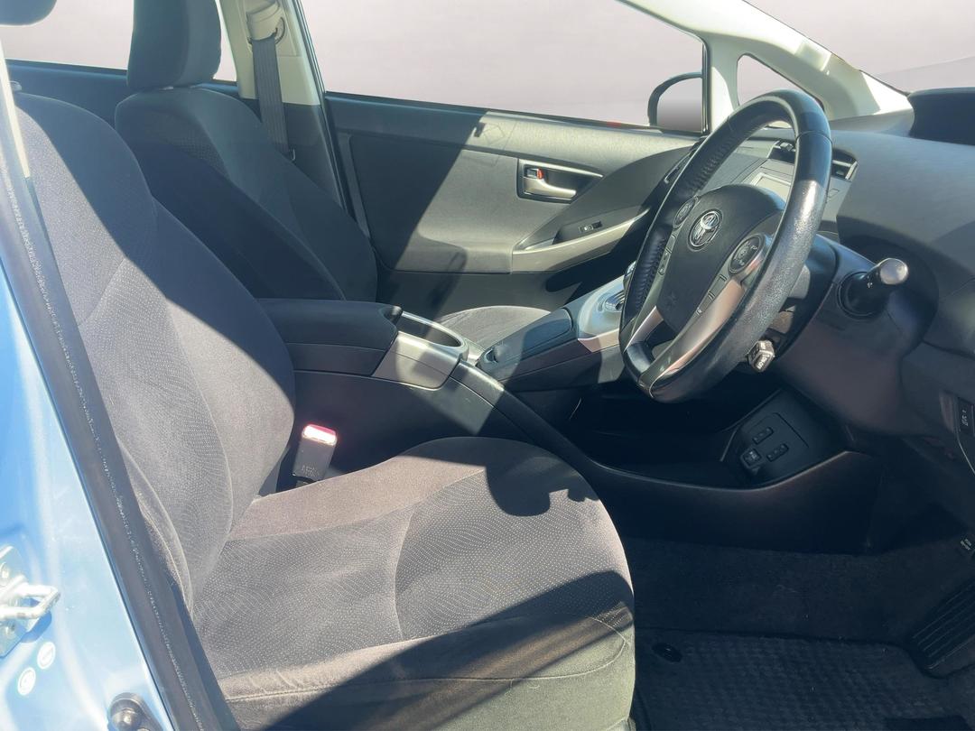 Photo '16' of Toyota Prius