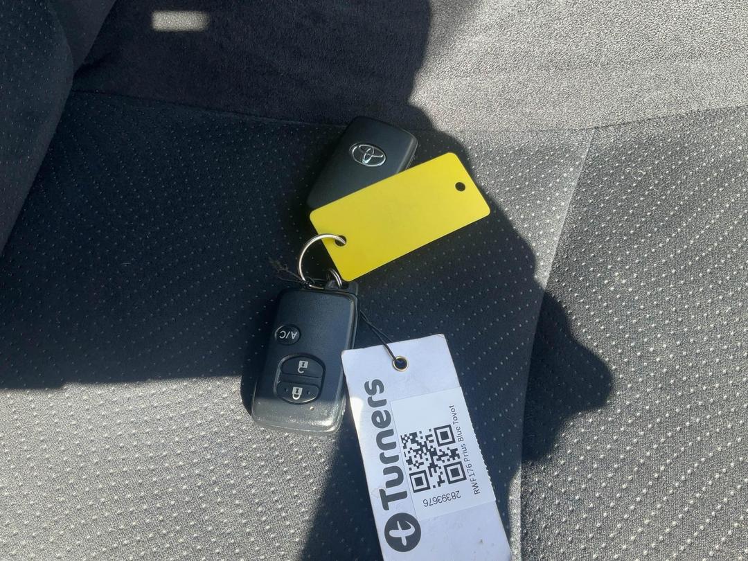 Photo '22' of Toyota Prius