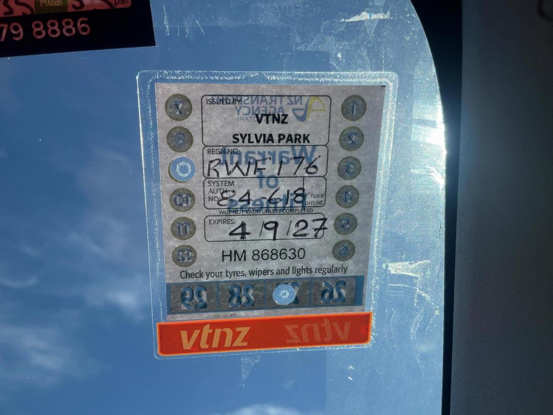 Photo '24' of Toyota Prius