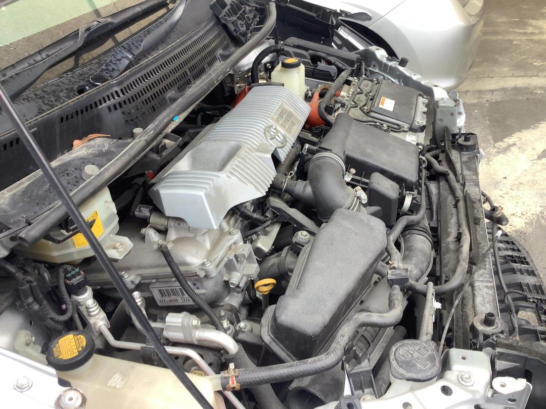 Photo '9' of Toyota Prius Alpha Hybrid