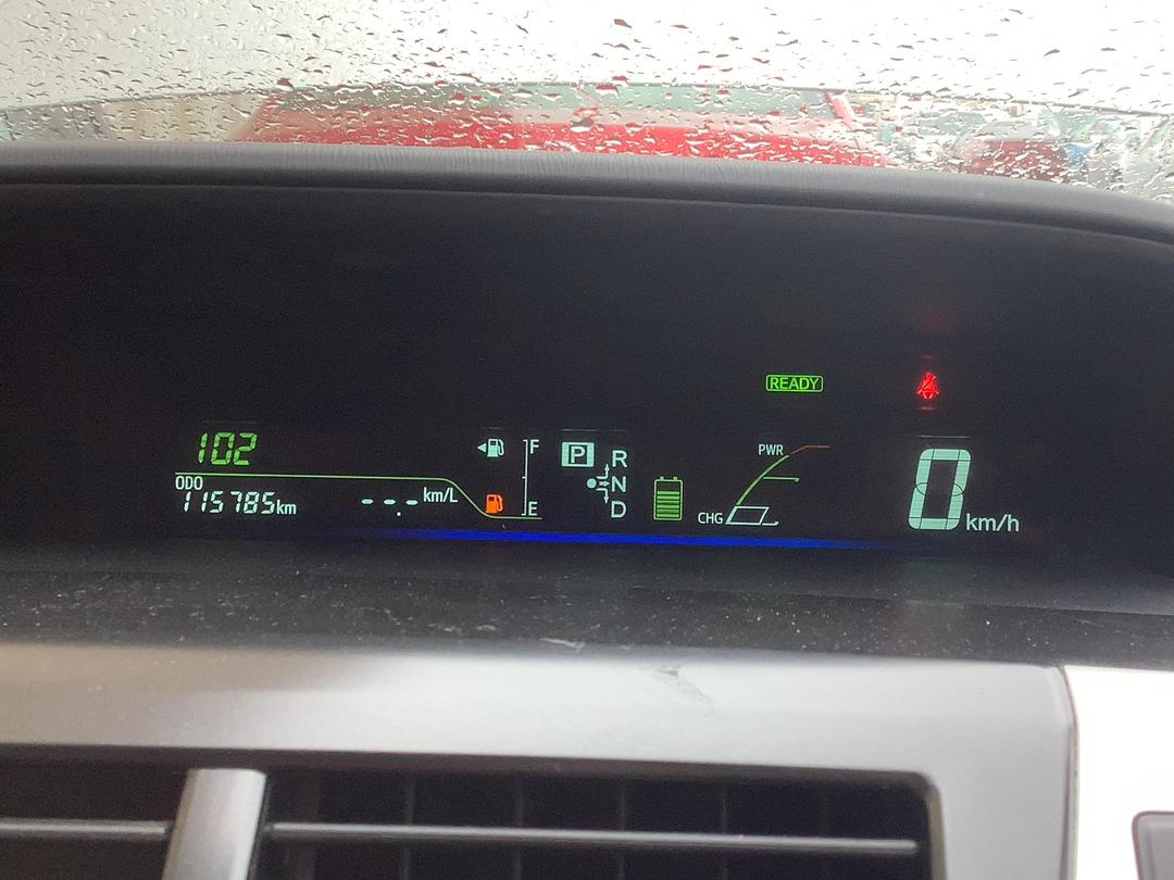 Photo '16' of Toyota Prius Alpha Hybrid