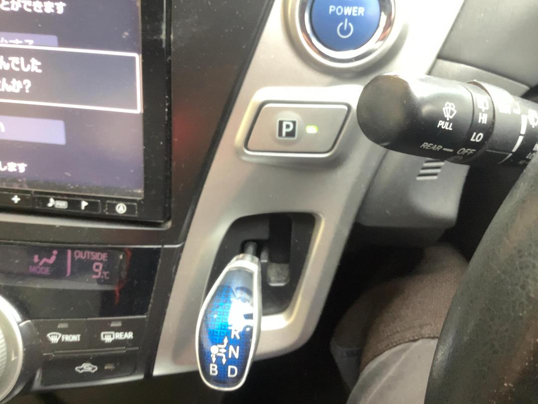 Photo '17' of Toyota Prius Alpha Hybrid
