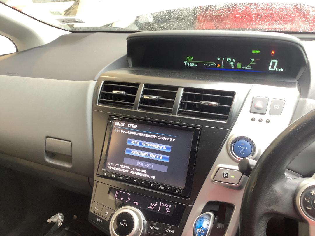 Photo '18' of Toyota Prius Alpha Hybrid