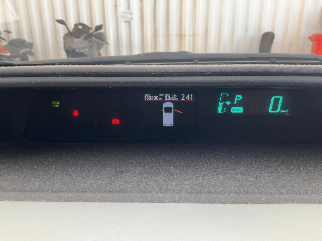 Photo '10' of Toyota Prius C