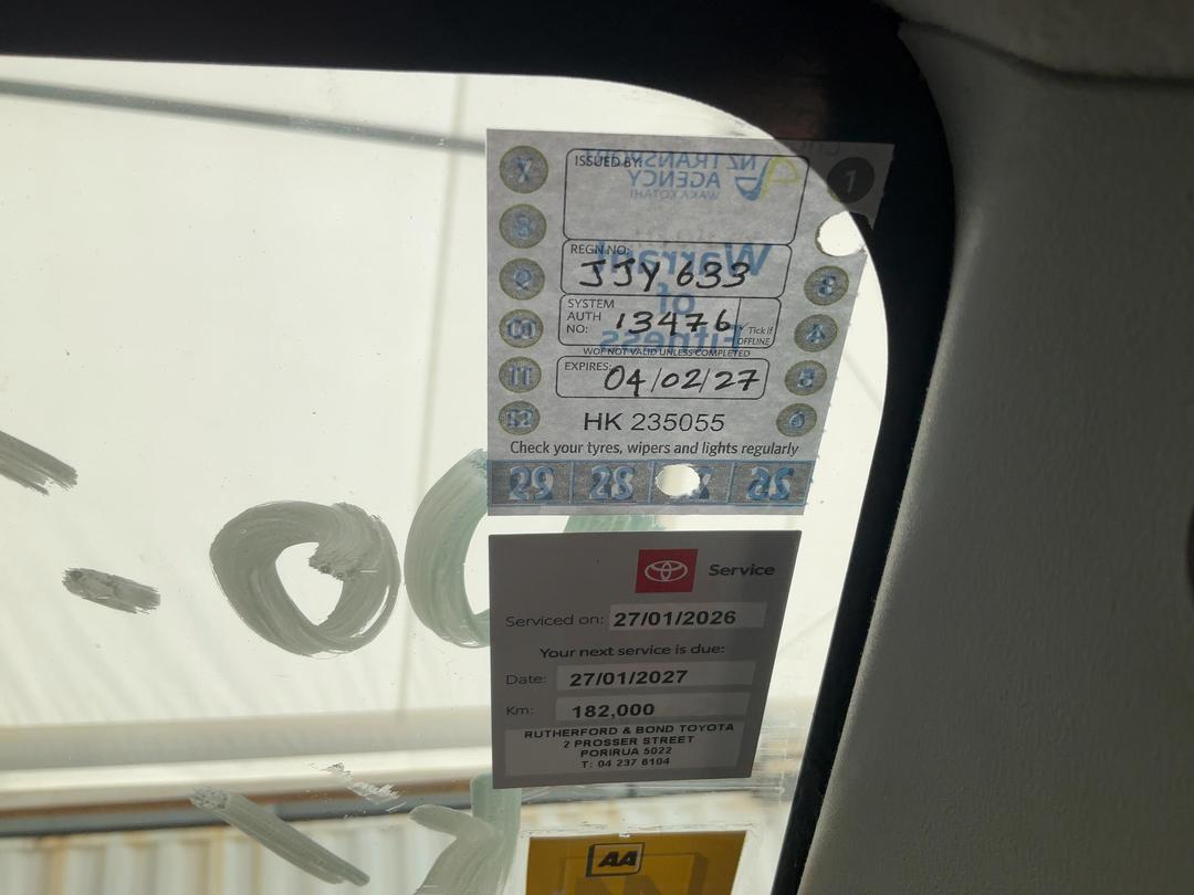 Photo '11' of Toyota Prius C