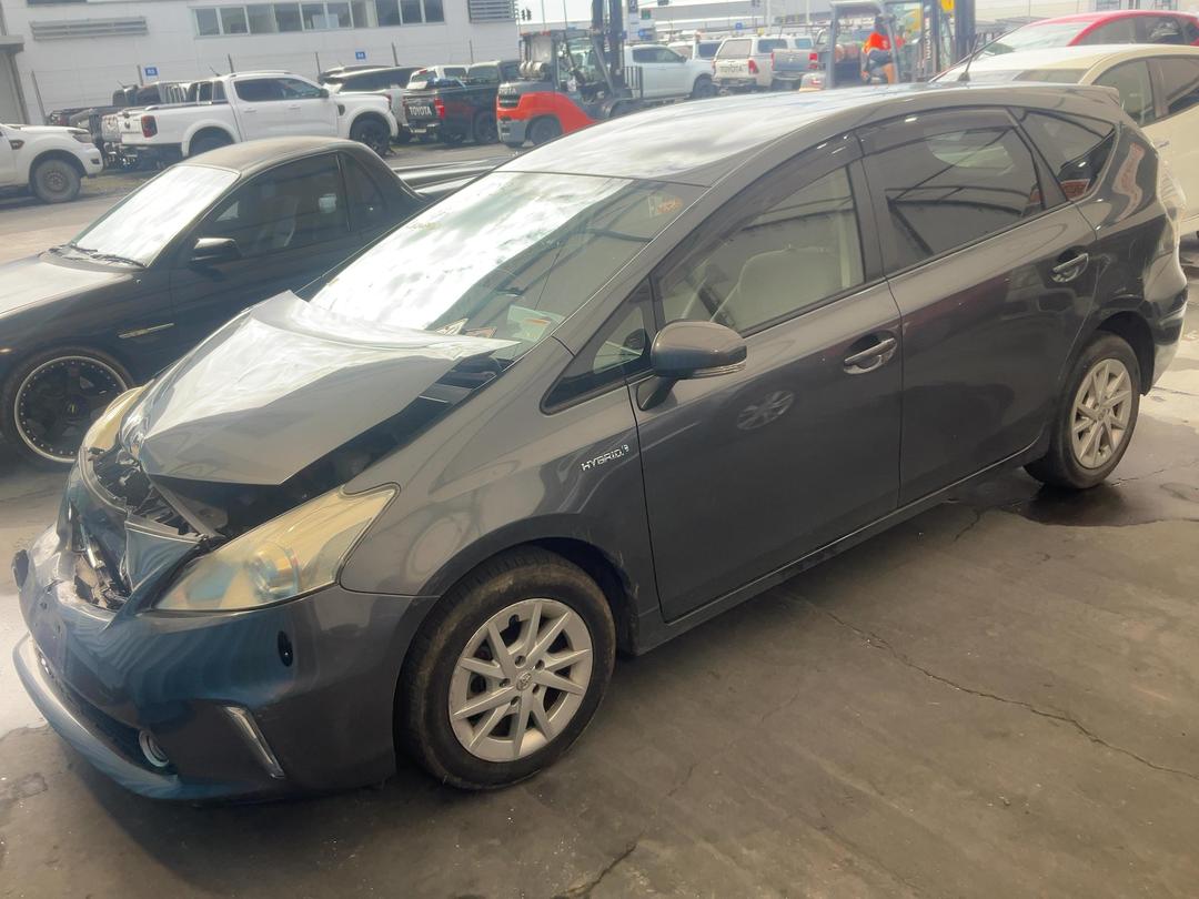 Photo '6' of Toyota Prius V Prius Alpha Photo '6' of Toyota Prius V Prius Alpha