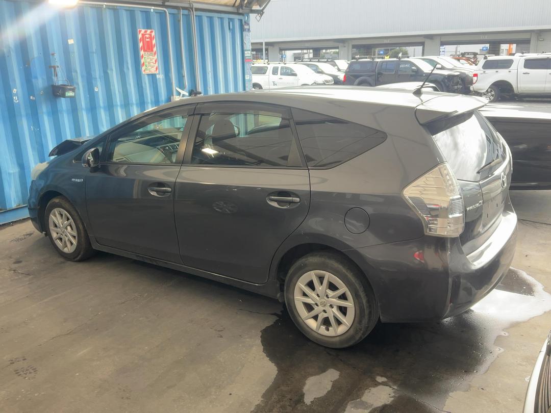 Photo '10' of Toyota Prius V Prius Alpha Photo '10' of Toyota Prius V Prius Alpha