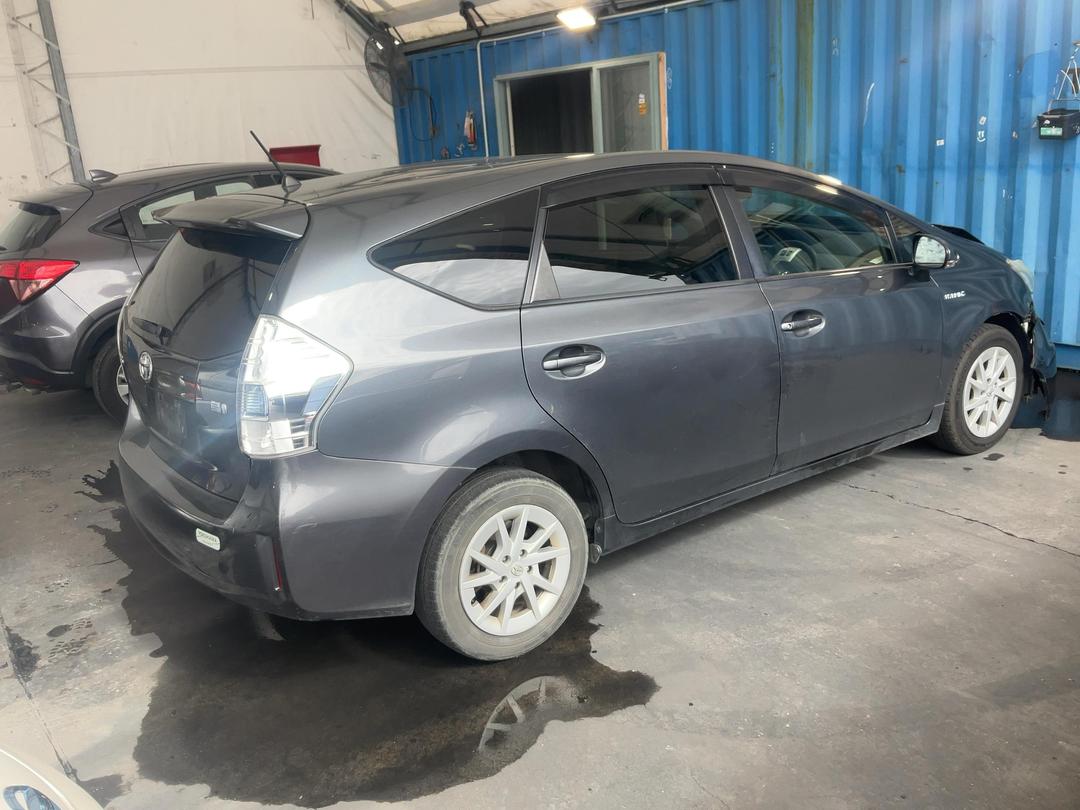 Photo '13' of Toyota Prius V Prius Alpha Photo '13' of Toyota Prius V Prius Alpha