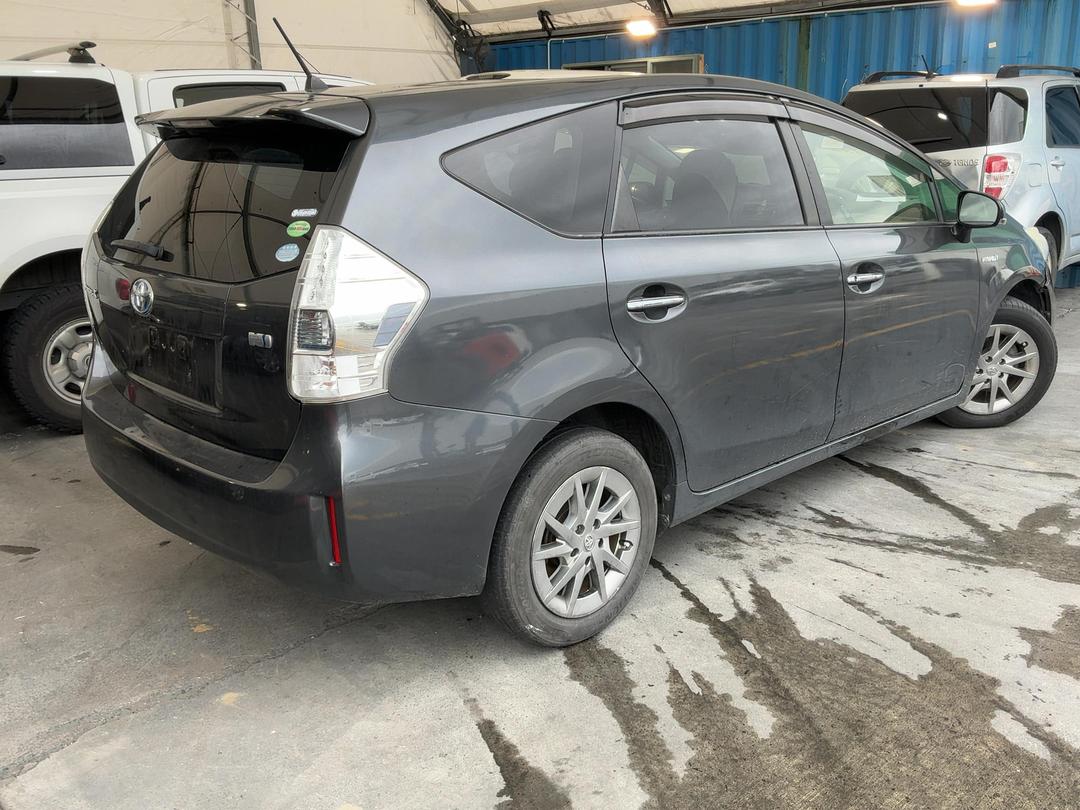 Photo '17' of Toyota Prius V Prius Alpha Photo '17' of Toyota Prius V Prius Alpha