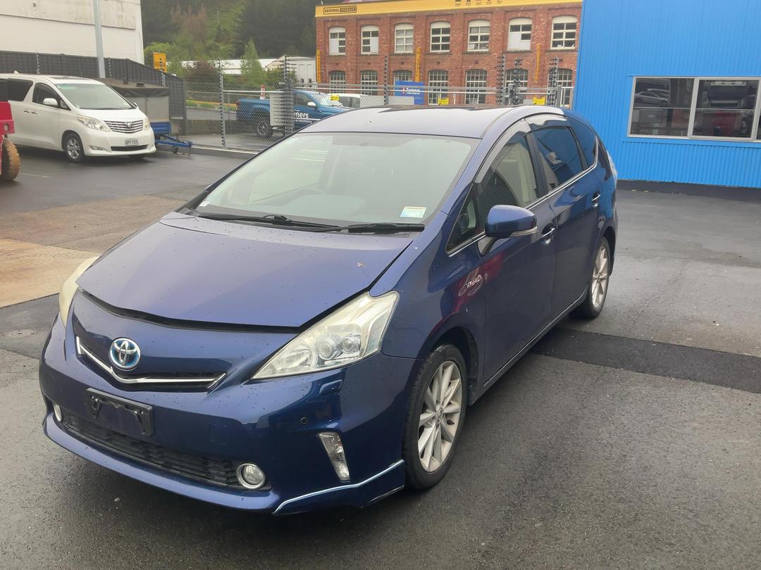 Photo '3' of Toyota Prius V Prius Alpha Photo '3' of Toyota Prius V Prius Alpha