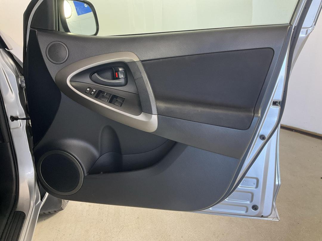 Photo '15' of Toyota Rav4