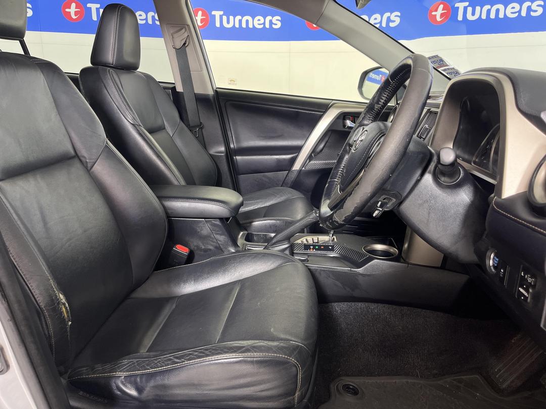 Photo '16' of Toyota Rav4