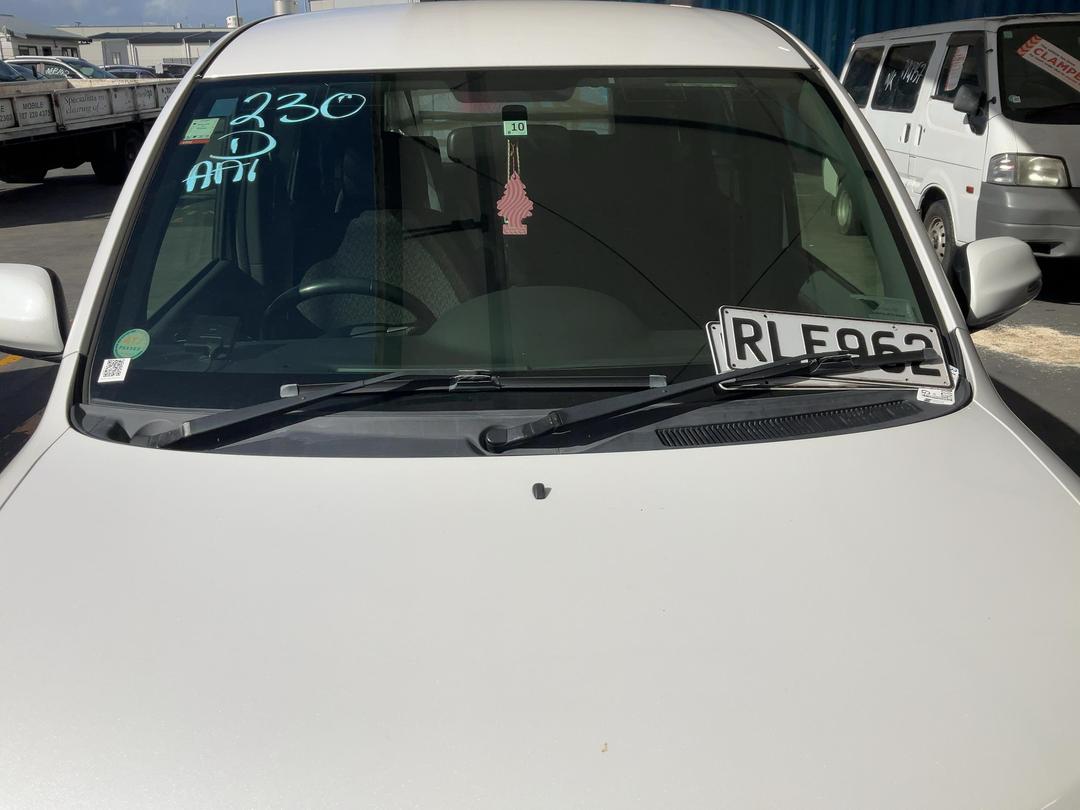 Photo '2' of Toyota Sienta Photo '2' of Toyota Sienta