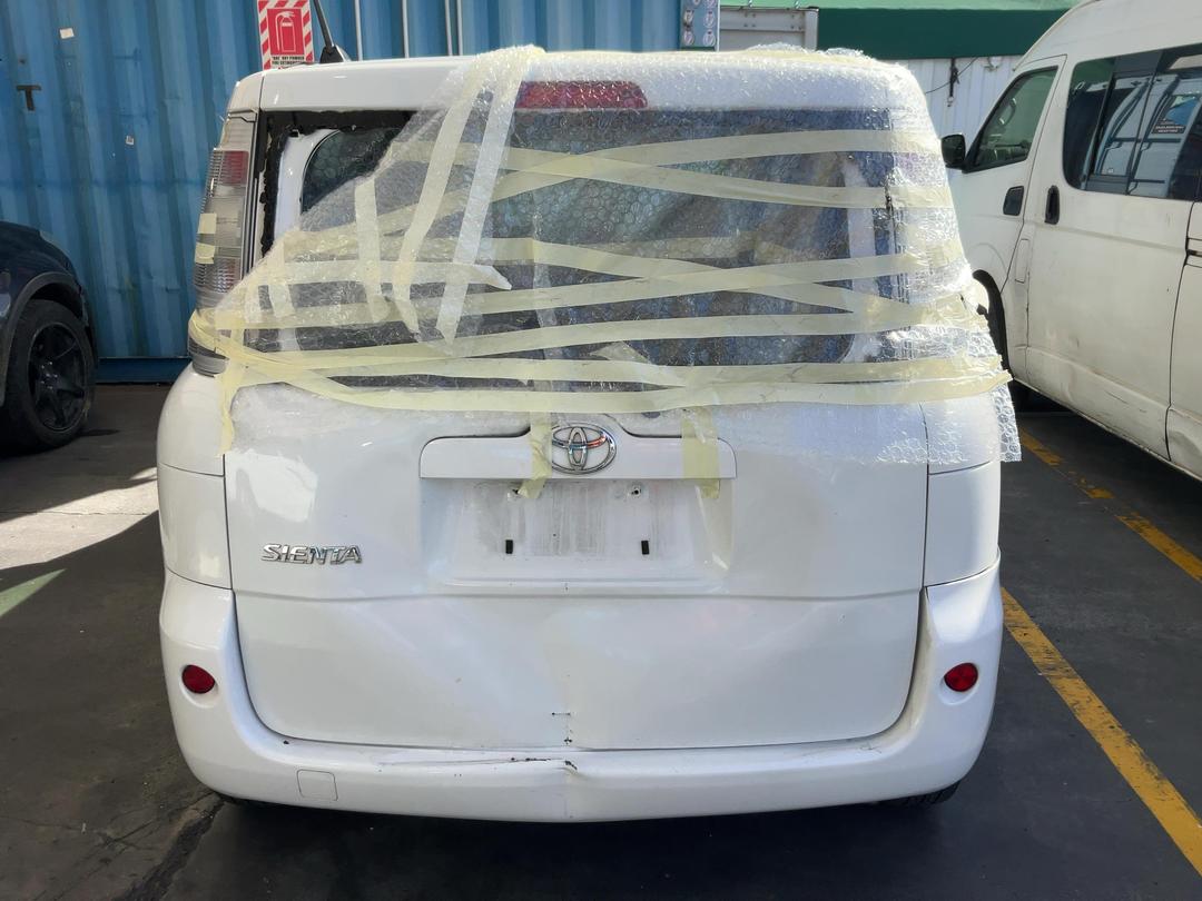 Photo '5' of Toyota Sienta Photo '5' of Toyota Sienta