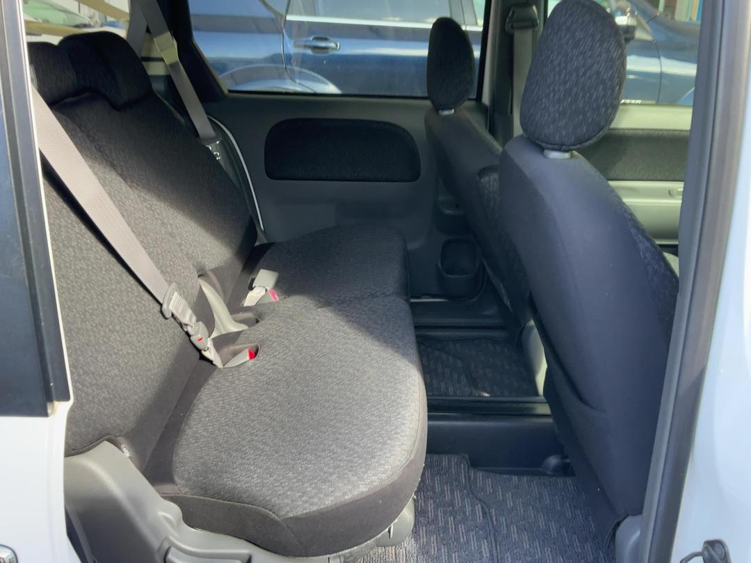 Photo '7' of Toyota Sienta Photo '7' of Toyota Sienta