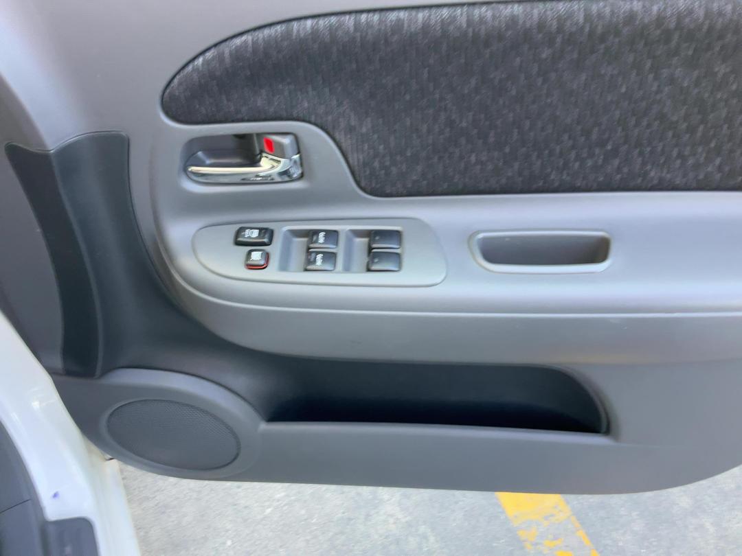 Photo '8' of Toyota Sienta Photo '8' of Toyota Sienta