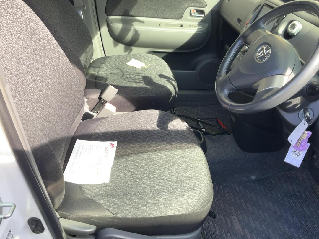Photo '9' of Toyota Sienta Photo '9' of Toyota Sienta