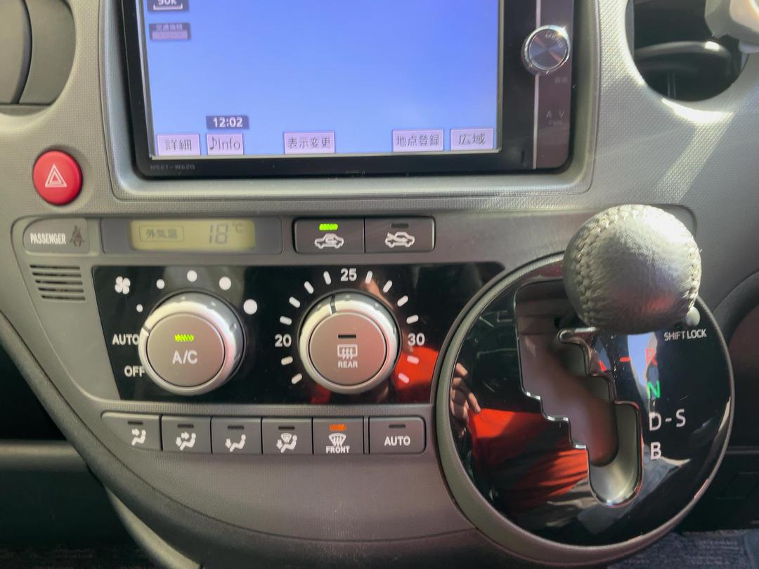 Photo '11' of Toyota Sienta Photo '11' of Toyota Sienta