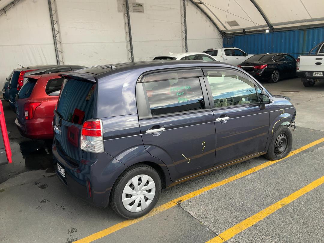 Photo '4' of Toyota Spade