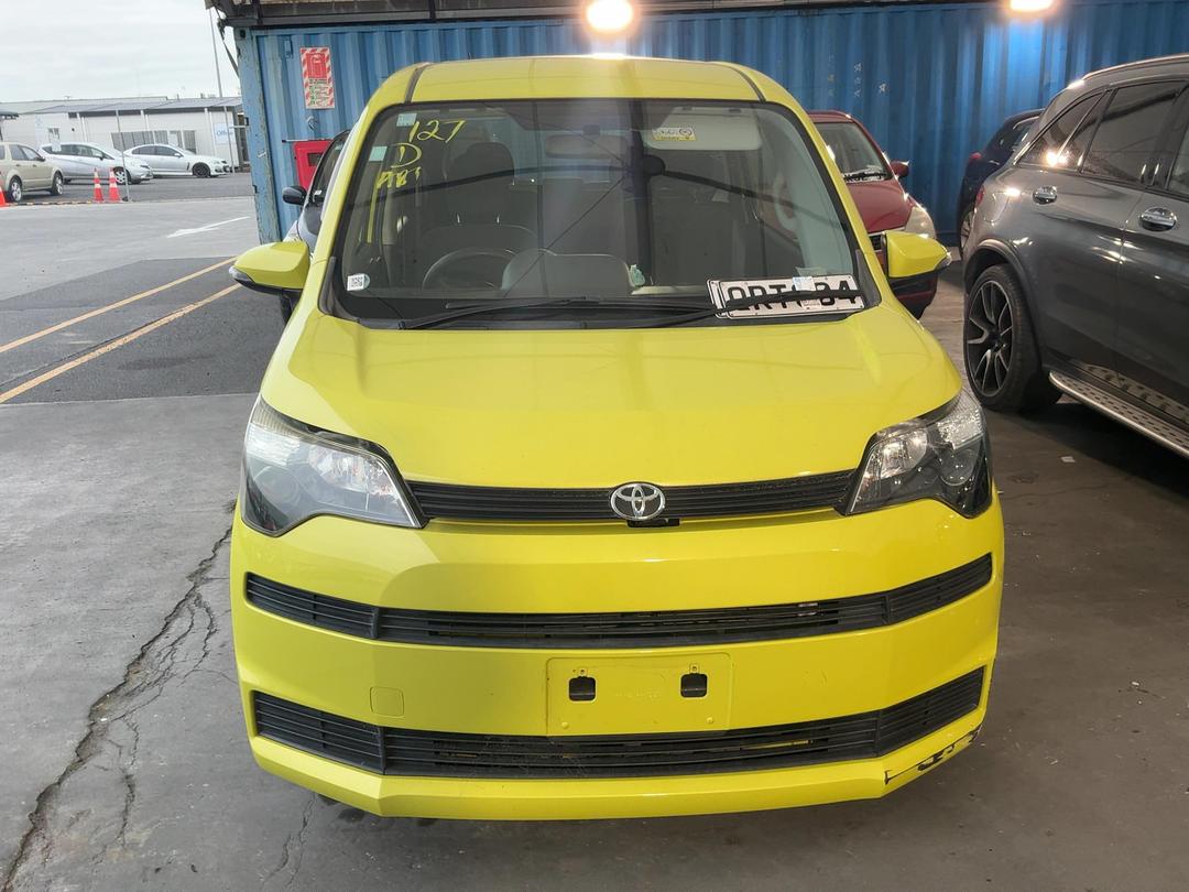 Photo '4' of Toyota Spade Photo '4' of Toyota Spade