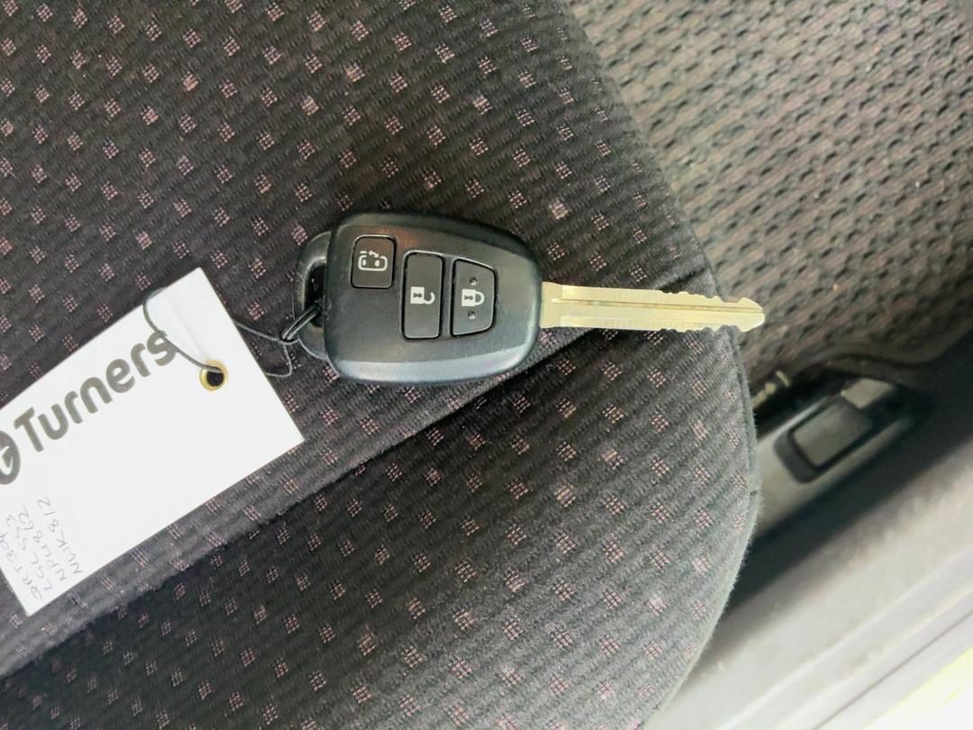 Photo '17' of Toyota Spade Photo '17' of Toyota Spade