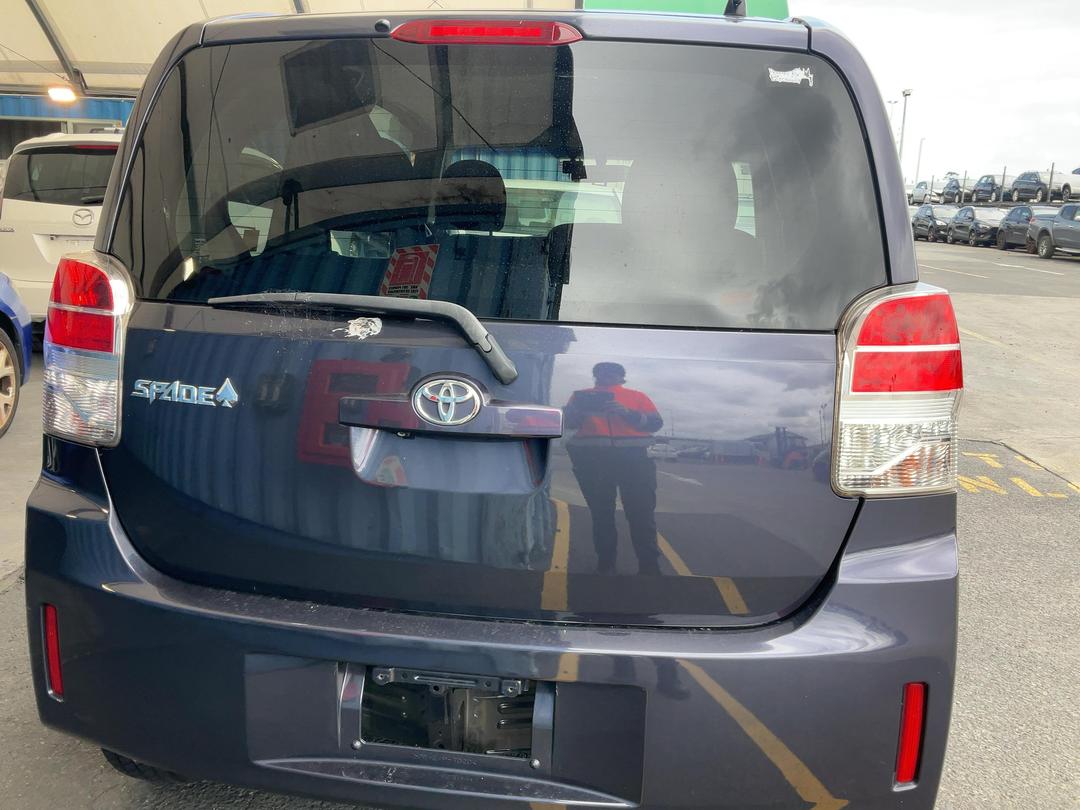 Photo '5' of Toyota Spade Photo '5' of Toyota Spade