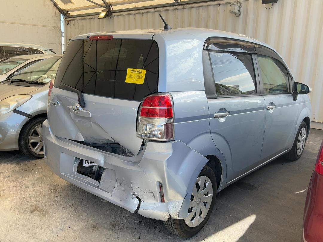 Photo '3' of Toyota Spade Photo '3' of Toyota Spade
