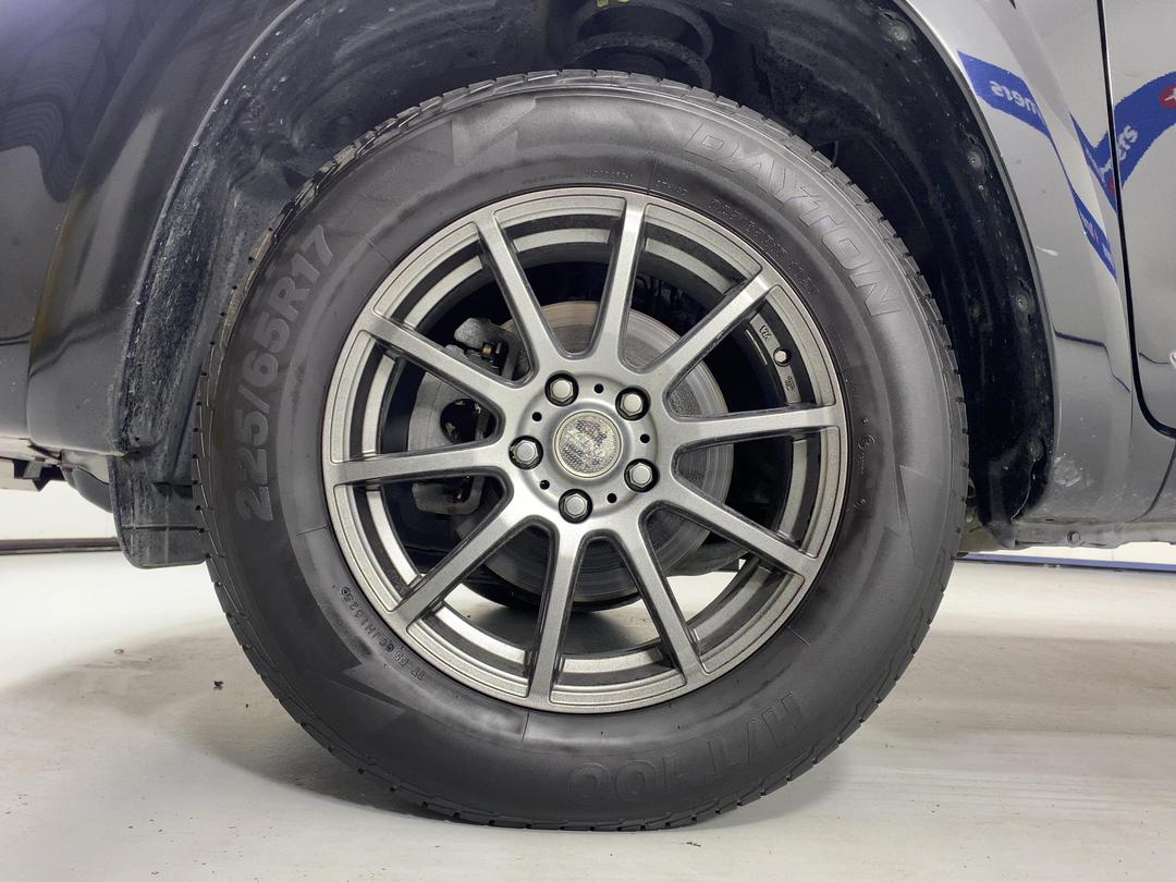 Photo '10' of Toyota Vanguard