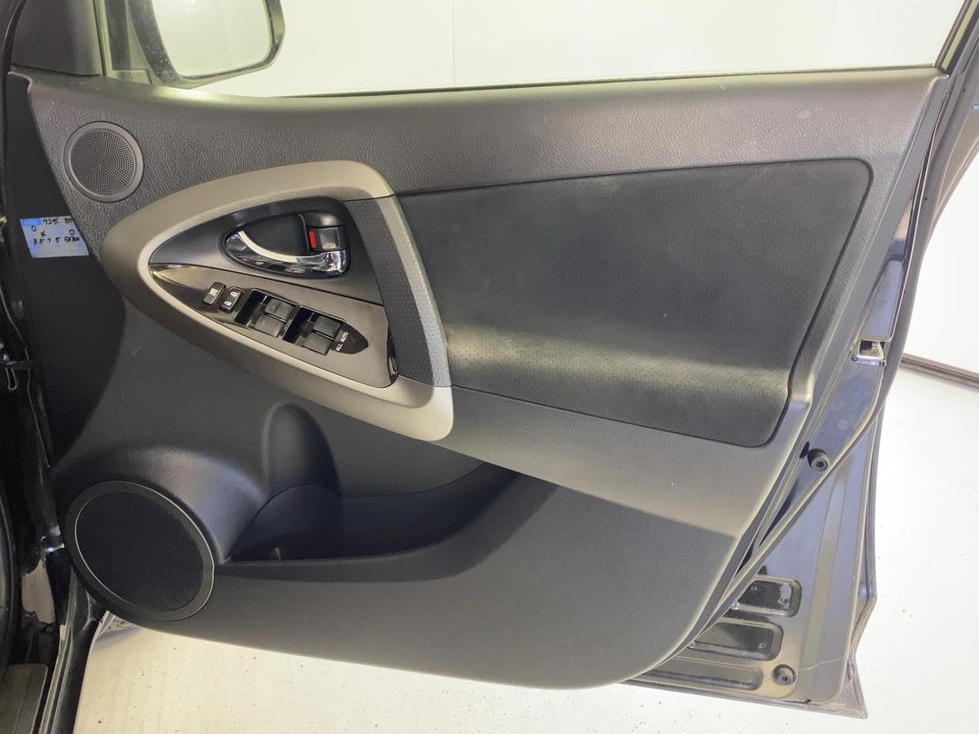 Photo '15' of Toyota Vanguard