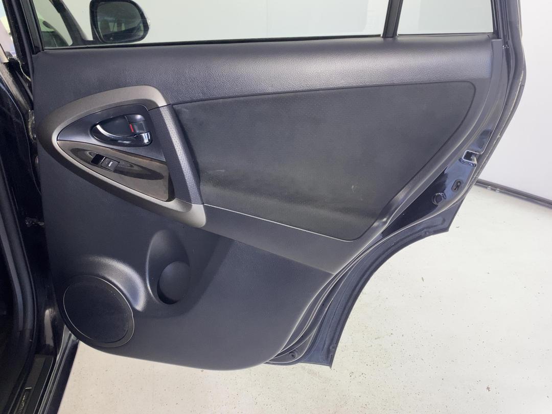 Photo '19' of Toyota Vanguard