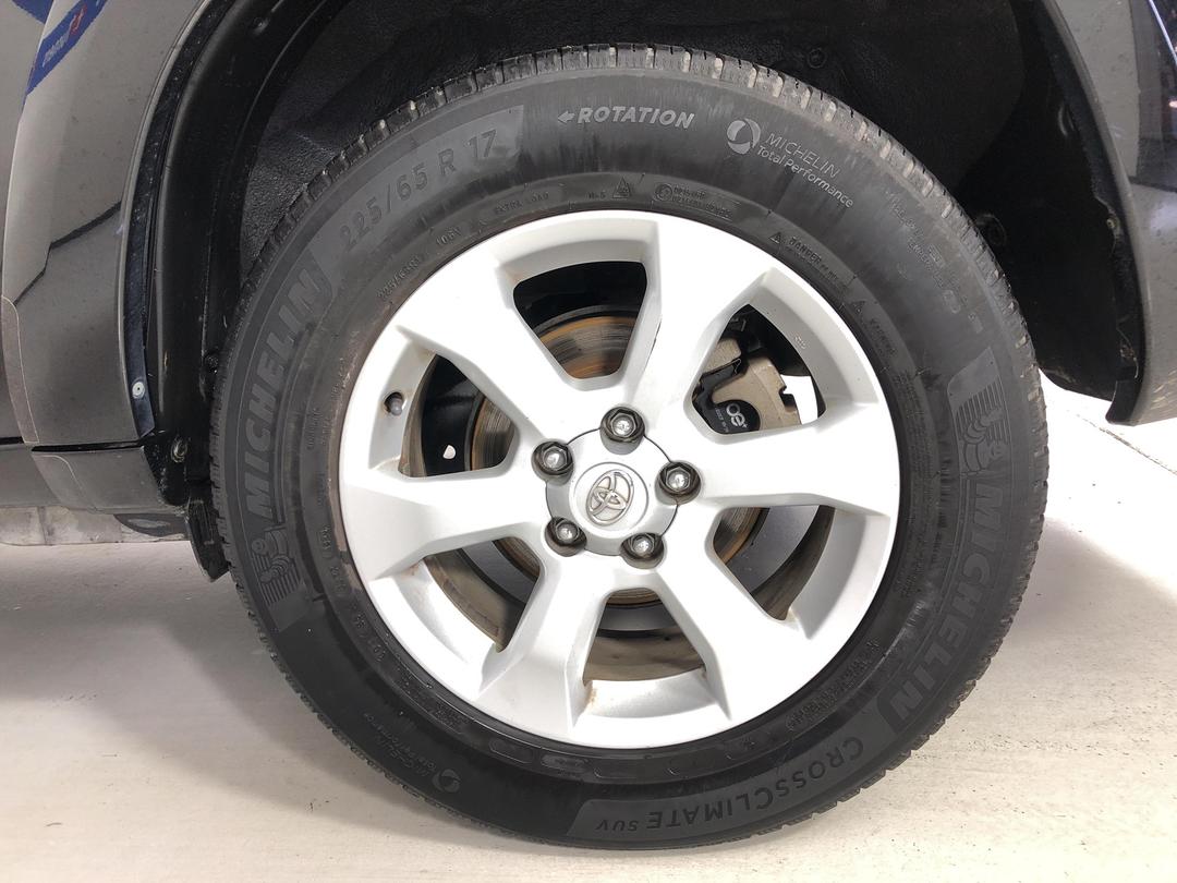 Photo '11' of Toyota Vanguard