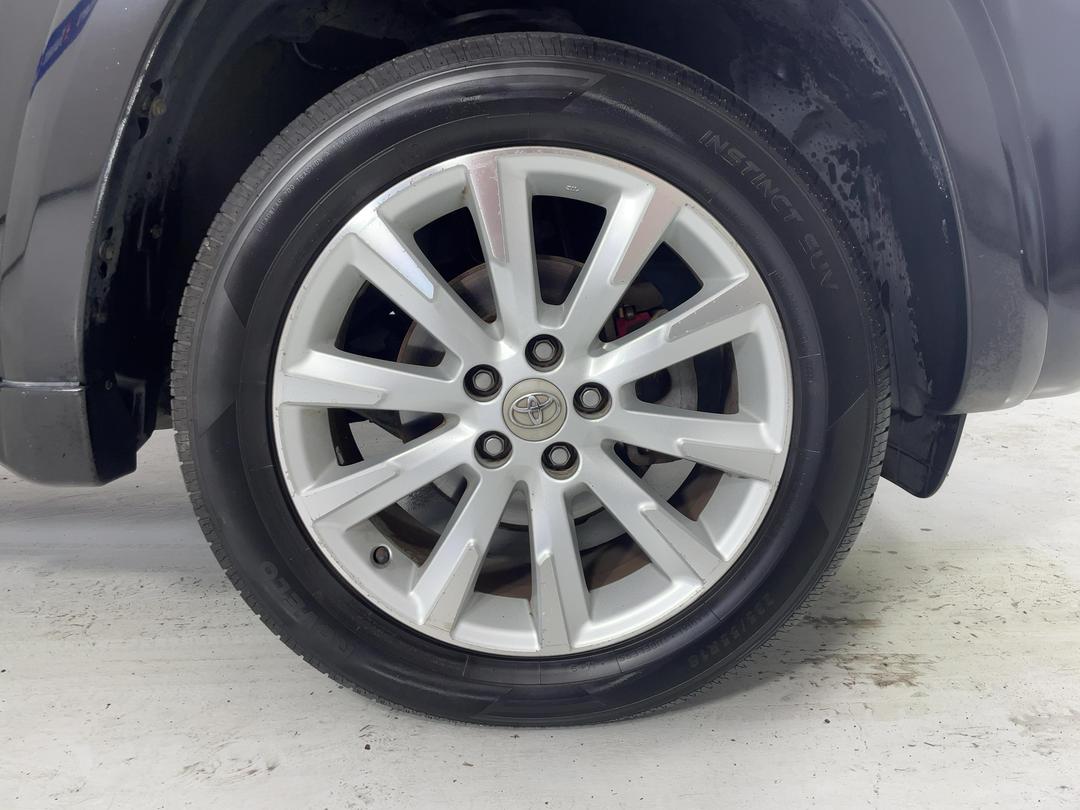 Photo '9' of Toyota Vanguard
